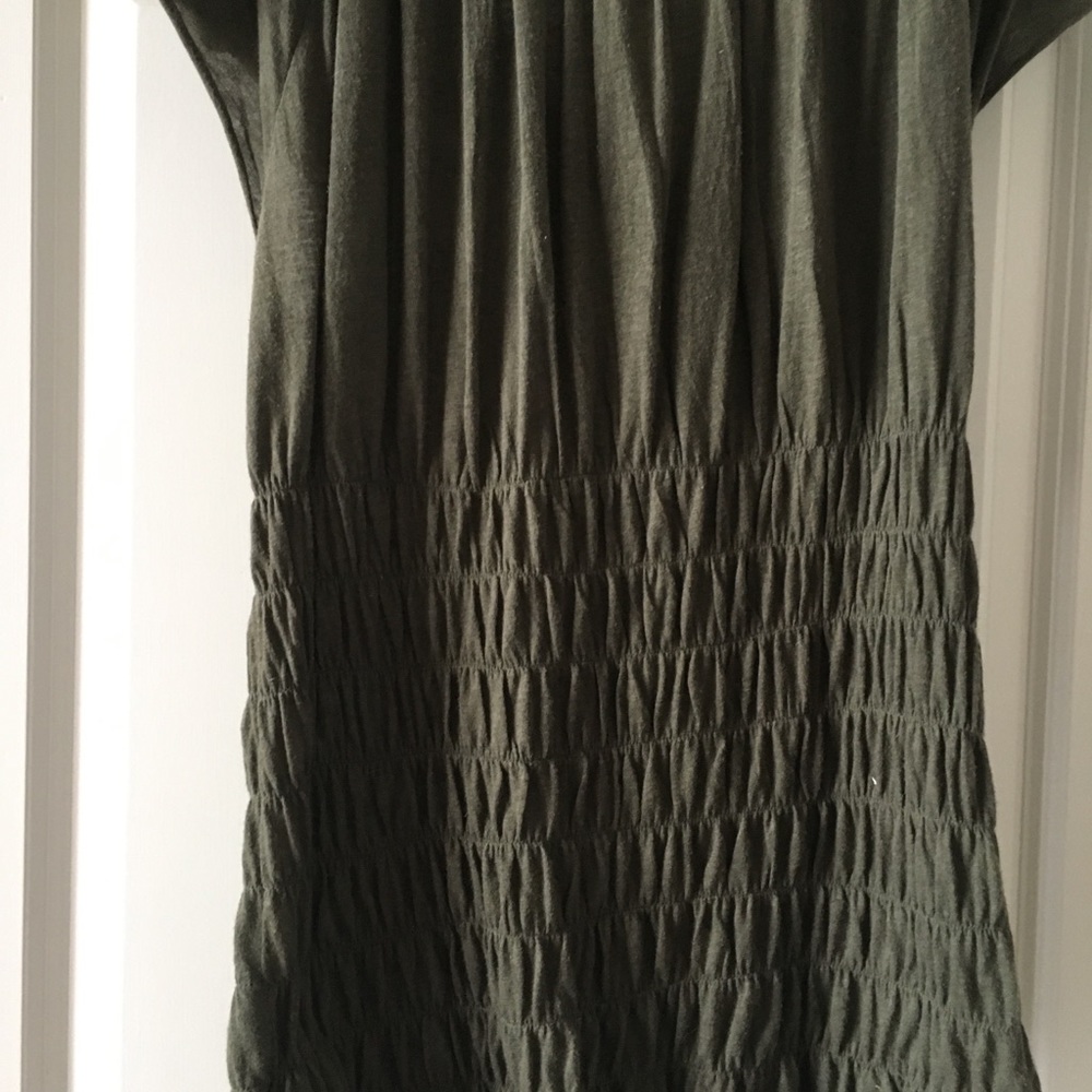 DKNY Stretchy Top - So flattering! - Picture 4 of 8